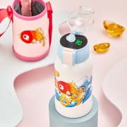 共禾京品（JINGREPUBLIC） 乘风破浪儿童保温杯含杯套一盖双饮316不锈钢智能显温学生水杯 乘风破浪儿童粉色保温杯