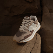 【预售】New Balance NB官方22新款男鞋女鞋5740系列复古拼接休闲运动鞋 浅咖色 M5740PCB 42(脚长26.5cm)