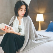 三利新疆棉浴巾 A类加厚长绒棉浴巾男女通用成人洗澡大毛巾柔软吸水裹巾带挂绳 500g 银灰色 70*150cm