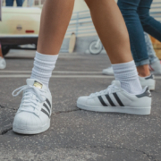 adidas阿迪达斯官方三叶草SUPERSTAR男女亲子款金标贝壳头板鞋小白鞋C77124 白/一号黑/白 42(260mm)