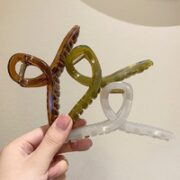 美丽义饰 大号鲨鱼夹 B1740 咖+绿+米白（升级版三件套）