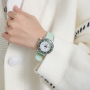 精工（SEIKO）手表 PROSPEX系列日韩表薄荷绿表带200米防水太阳能小罐头女士腕表 SUT421P1 生日礼物