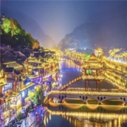 聚划算百亿补贴:明年游 湖南张家界+凤凰古城旅游 4天3晚