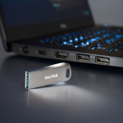 闪迪（SanDisk）256GB USB3.1 U盘CZ74酷奂银色 读速150MB/s 金属外壳 内含安全加密软件