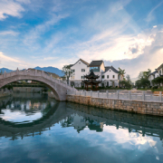 安吉大年初一风景度假村 高级大/双床房1-2晚套餐（含双早+温泉+垂钓等）