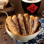 华味亨 肉食零食大礼包多种组合肉干肉脯猪肉条虎皮凤爪休闲食品小吃 【外酥里嫩】98g香酥小黄鱼