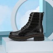 Clarks 其乐 女士鳄鱼纹马丁靴 261611034