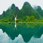 住在山水风景中，周末微涨！桂林阳朔三千漓君澜度假酒店 多种房型1-2晚套餐（含双早+三千漓门票+三千童梦园等）
