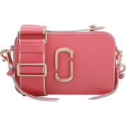 马克·雅可布 MARC JACOBS 奢侈品 女士 SURE SHOT系列粉色牛皮小相机包M0015898652