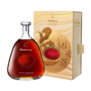 轩尼诗（Hennessy） 詹姆士 干邑白兰地 法国进口洋酒 700ml 邑往情深礼盒年货送礼