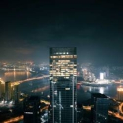 20点开始：制霸城市高空，俯瞰8D城市夜景！重庆尼依格罗酒店 高级客房1晚套餐（享欢迎水果+天际泳池）