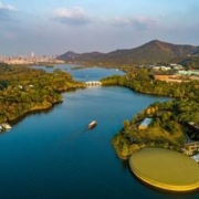 杭州人的私藏后花园，高颜值高性价比！杭州湘湖逍遥庄园 逍遥高级房1-2晚套餐（含双早+湘湖游船/双人温泉）