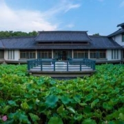近镜湖、柯岩鲁镇！君澜·绍兴鉴湖大酒店 豪华房2晚套餐（含早+双人中式午/晚餐+夜游鲁镇景区）