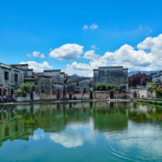 近宏村！安徽黟县奇墅仙境国际大酒店 1晚套餐（含早+宏村景区门票2张）