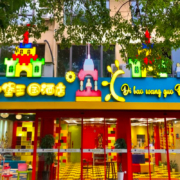 上海迪士尼团队1日票2张 +爱莎堡酒店/迪堡酒店/迪客湖枫 2晚