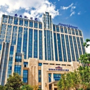 昆明 南亚风情酒店高级间1晚含早餐+小火锅或自助晚餐+水果