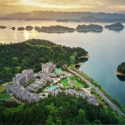 湖光山色与性价比兼具 千岛湖品湖度假酒店 指定房型1-3晚套餐