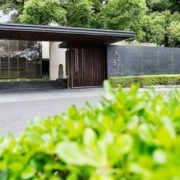 近千年古刹灵隐寺，青山边的禅意居所！杭州九里云松度假酒店 云松雅致大床房2晚套餐（含双早+双人精美午餐+旅拍等）