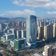 近崂山风景区！青岛国际院士港华邑酒店 高级大/双床房2晚连住套餐（含双早+春节趣味抽奖）