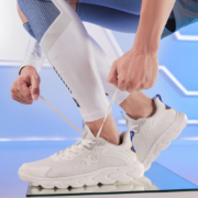 特步 男子跑鞋 879419110087