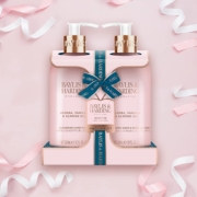 Baylis & Harding 荷荷巴油+香草杏仁油护手套装（洗手液300ml+护手霜300ml）