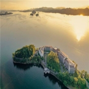 限时周末不加价，江浙沪周边游！杭州voco千岛湖阳光大酒店 高级房2晚含双早不可拆+2h骑行体验