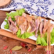 京东特价app：百寿坊 山东菏泽皮婆婆烧鸡 500克 烧鸡 一只
