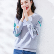 马克华菲 小众设计感 百搭套头T恤 卫衣女