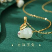 黎戴 女士和田玉兔子项链