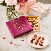 Lindt 瑞士莲 Mini Pralines 迷你花式巧克力糖果礼盒100g