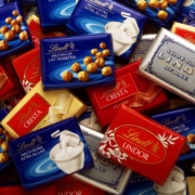 史低！Lindt 瑞士莲 Napolitains 精选缤纷小块装巧克力 2.5kg