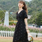 Betu 百图 女士连衣裙  爱心绣花 V领短袖 雪纺裙