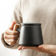 朗特乐 创意木柄陶瓷泡茶杯过滤茶杯茶水分离陶瓷杯快客杯旅行杯随手杯黑陶带过滤马克杯办公泡茶杯咖啡杯
