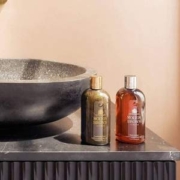 Molton Brown 摩顿·布朗 圣诞限量版 蔷薇静默黄昏细闪沐浴露 300mL