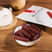 甄伴桑葚山楂条蜜饯果脯干丹皮兔子山楂棒糖健康网红儿童零食袋装