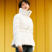 27日10点：GUESS 盖尔斯 女士短款羽绒服 RK4W5863