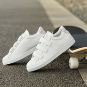 国内1599元！2023新品！ECCO 爱步 Street Lite 街头轻巧 女士魔术贴真皮休闲板鞋 212843  直邮含税到手￥576.52