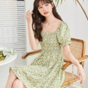 森马 女式 泡泡袖时尚甜美连衣裙