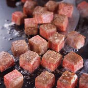 产自自家牧场，胜龙 牛知鲜 雪花原味牛肉粒 1kg*2件