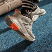 15日20点：adidas 阿迪达斯 「泡泡鞋」 三叶草HI-TAIL男女运动休闲跑步鞋