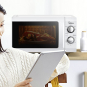 Midea 美的 微波炉 20升家用 360°转盘加热 旋钮操控 精准控温 五档火力 易清洁内胆 M1-211A