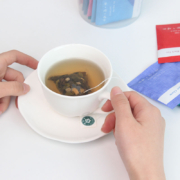 阿联酋进口，AHMAD TEA 亚曼 伦敦特调水蜜桃百香果/覆盆子红茶 6包尝鲜装
