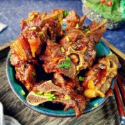 艾克拜尔 新鲜牛脊骨带肉 4斤 送酱包