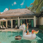 限升海景房，极其出片的奢华度假酒店！海南清水湾莱佛士酒店 翠雅居绿洲房2晚连住套餐（含2大2小早餐+欢迎水果+黎族文化亲子之旅+游艇等玩乐4选1）