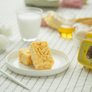PLUS会员：三只松鼠 酥软沙琪玛原味 170g/袋