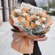 爱花居 情深意长 11枝香槟攻瑰
