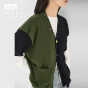 对白 女士 大色块撞色拼接不规则纽扣开衫