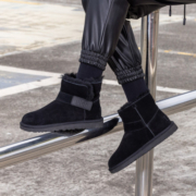UGG 女士雪地短靴 137073