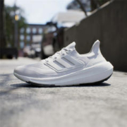 adidas 阿迪达斯 ULTRABOOST LIGHT 中性跑鞋 GY9350
