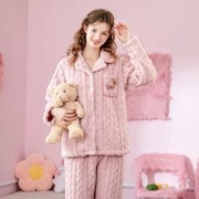 FENTENG 芬腾 睡衣女士冬季新品创意人物翻领开衫珊瑚绒保暖家居服套装女 浅粉-款式1 M